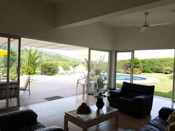 EXCLUSIVA CASA CAMPESTRE. Sector San Bernardo del viento (Manizales).