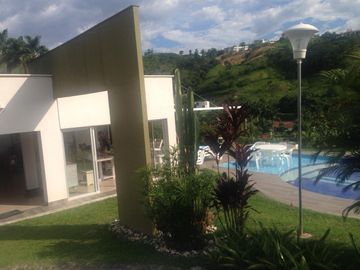EXCLUSIVA CASA CAMPESTRE. Sector San Bernardo del viento (Manizales).