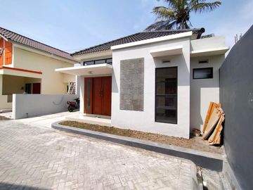Rumah Cantik Minimalis di Trimulyo dekat Jalan Turi