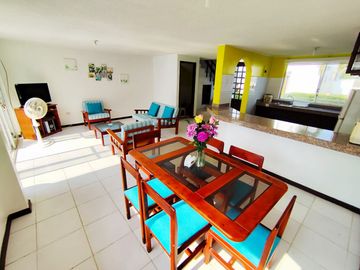 ✅ VENDO CONFORTABLE CASA DOS PLANTAS CON TERRAZA. (TONSUPA - ECUADOR)
