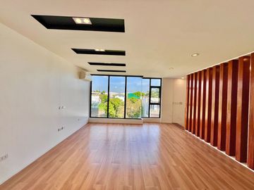 Experience modern comfort in this brand new house and lot, boasting a spacious living area, nestled within the serene surroundings of Greenwoods Execu