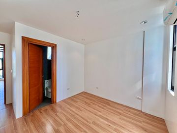 Experience modern comfort in this brand new house and lot, boasting a spacious living area, nestled within the serene surroundings of Greenwoods Execu