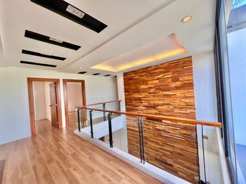 Experience modern comfort in this brand new house and lot, boasting a spacious living area, nestled within the serene surroundings of Greenwoods Execu