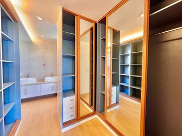 Experience modern comfort in this brand new house and lot, boasting a spacious living area, nestled within the serene surroundings of Greenwoods Execu