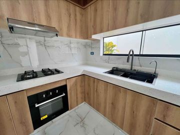 HERMOSA CASA DE ESTRENO CON PISCINA EN VENTA EN URB.ALAMEDA COUNTRY CLUB CASTILLA