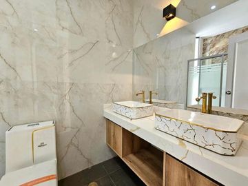 HERMOSA CASA DE ESTRENO CON PISCINA EN VENTA EN URB.ALAMEDA COUNTRY CLUB CASTILLA