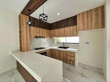HERMOSA CASA DE ESTRENO CON PISCINA EN VENTA EN URB.ALAMEDA COUNTRY CLUB CASTILLA