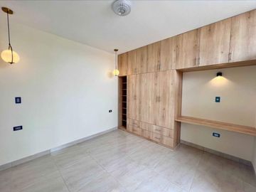 HERMOSA CASA DE ESTRENO CON PISCINA EN VENTA EN URB.ALAMEDA COUNTRY CLUB CASTILLA