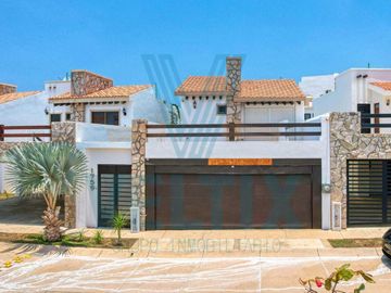 Amplia y moderna casa en Azul Marino