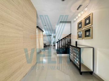 Amplia y moderna casa en Azul Marino
