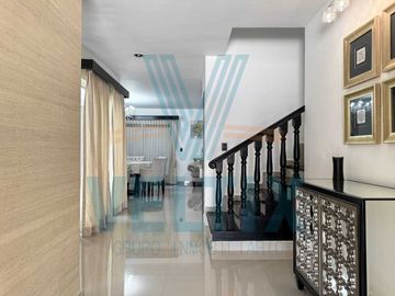 Amplia y moderna casa en Azul Marino