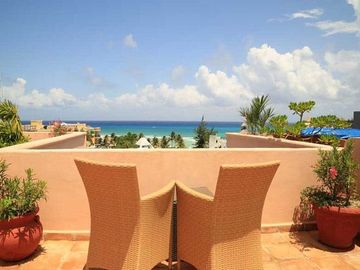 DEPARTAMENTO AMPLIO CON SERVICIOS CONDO-HOTELEROS A SOLO UNOS PASOS DE LA PLAYA Y LA 5TA AV. EN PLAYA DEL CARMEN