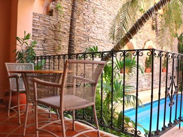 DEPARTAMENTO AMPLIO CON SERVICIOS CONDO-HOTELEROS A SOLO UNOS PASOS DE LA PLAYA Y LA 5TA AV. EN PLAYA DEL CARMEN