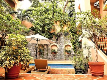 DEPARTAMENTO AMPLIO CON SERVICIOS CONDO-HOTELEROS A SOLO UNOS PASOS DE LA PLAYA Y LA 5TA AV. EN PLAYA DEL CARMEN