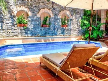 DEPARTAMENTO AMPLIO CON SERVICIOS CONDO-HOTELEROS A SOLO UNOS PASOS DE LA PLAYA Y LA 5TA AV. EN PLAYA DEL CARMEN