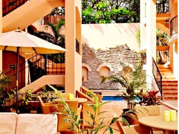 DEPARTAMENTO AMPLIO CON SERVICIOS CONDO-HOTELEROS A SOLO UNOS PASOS DE LA PLAYA Y LA 5TA AV. EN PLAYA DEL CARMEN