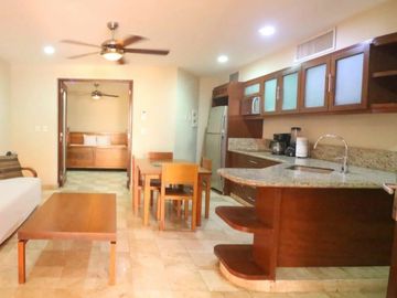 DEPARTAMENTO AMPLIO CON SERVICIOS CONDO-HOTELEROS A SOLO UNOS PASOS DE LA PLAYA Y LA 5TA AV. EN PLAYA DEL CARMEN