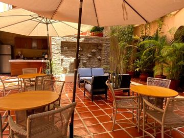 DEPARTAMENTO AMPLIO CON SERVICIOS CONDO-HOTELEROS A SOLO UNOS PASOS DE LA PLAYA Y LA 5TA AV. EN PLAYA DEL CARMEN