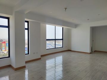 Departamento Con Vista Increible En El Piso12 , Con 2 Estacionamientos Disponibles , Urb San Andres 1 Ra Etapa