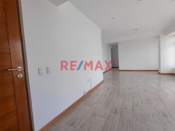 Departamento Con Vista Increible En El Piso12 , Con 2 Estacionamientos Disponibles , Urb San Andres 1 Ra Etapa
