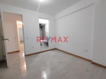 Departamento Con Vista Increible En El Piso12 , Con 2 Estacionamientos Disponibles , Urb San Andres 1 Ra Etapa