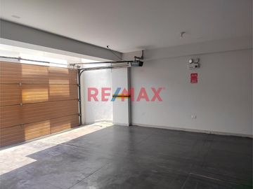 Departamento Con Vista Increible En El Piso12 , Con 2 Estacionamientos Disponibles , Urb San Andres 1 Ra Etapa