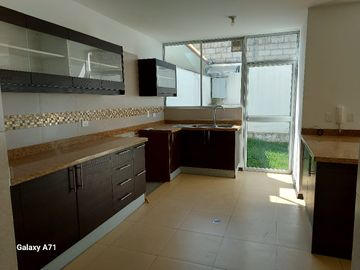 DE VENTA BONITA CASA EN TUMBACO,  SECTOR SANTA ROSA