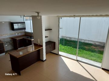 DE VENTA BONITA CASA EN TUMBACO,  SECTOR SANTA ROSA