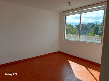 DE VENTA BONITA CASA EN TUMBACO,  SECTOR SANTA ROSA