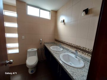 DE VENTA BONITA CASA EN TUMBACO,  SECTOR SANTA ROSA
