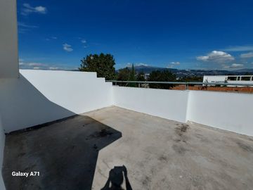 DE VENTA BONITA CASA EN TUMBACO,  SECTOR SANTA ROSA