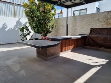 Venta de casa con 5 recamaras en Fraccionamiento Condesa Juriquilla