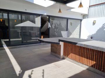 Venta de casa con 5 recamaras en Fraccionamiento Condesa Juriquilla