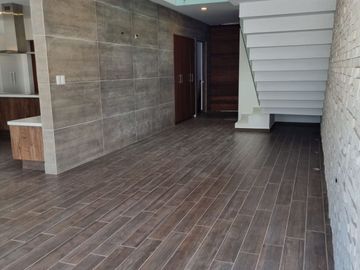 Venta de casa con 5 recamaras en Fraccionamiento Condesa Juriquilla