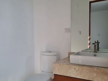 Venta de casa con 5 recamaras en Fraccionamiento Condesa Juriquilla