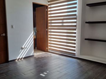 Venta de casa con 5 recamaras en Fraccionamiento Condesa Juriquilla
