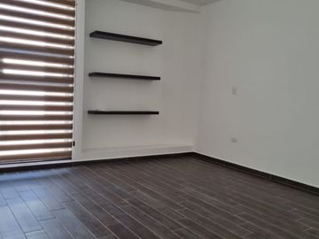 Venta de casa con 5 recamaras en Fraccionamiento Condesa Juriquilla