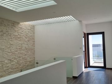 Venta de casa con 5 recamaras en Fraccionamiento Condesa Juriquilla