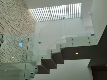 Venta de casa con 5 recamaras en Fraccionamiento Condesa Juriquilla
