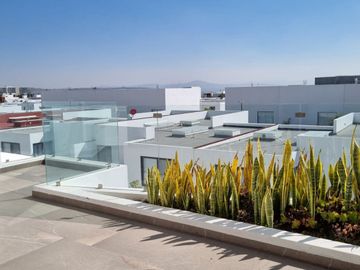 Venta de casa con 5 recamaras en Fraccionamiento Condesa Juriquilla