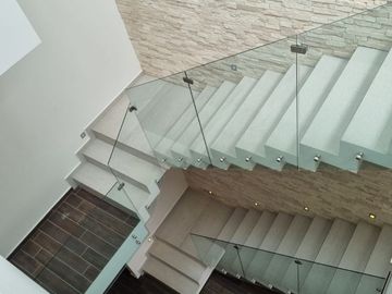 Venta de casa con 5 recamaras en Fraccionamiento Condesa Juriquilla