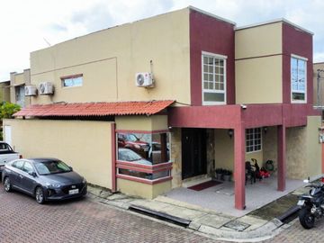 Venta casa Urbanizacion La Joya Av Leon Febres Cordero Daule Guayaquil