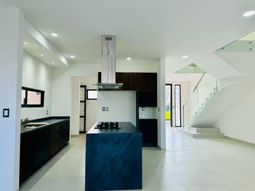 Hermosa casa con  4 recamaras al sur de Pachuca. Reesidencial Altara 164