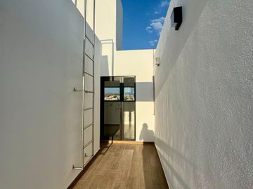 Hermosa casa con  4 recamaras al sur de Pachuca. Reesidencial Altara 164