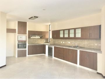 casa en urbanizacion privada de venta en manta B/L