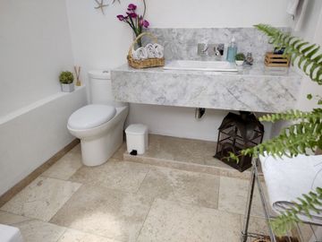 Casa estilo mediterráneo en Un solo Nivel En Burgos Bugambilias,  Temixco Morelos.