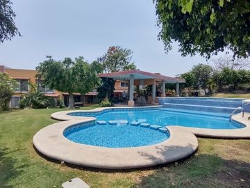 Casa estilo mediterráneo en Un solo Nivel En Burgos Bugambilias,  Temixco Morelos.