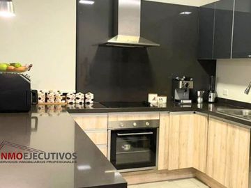 EN CUMBAYÁ VENDO MODERNO DEPARTAMENTO DE  3 DORMITORIOS.