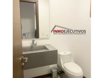 EN CUMBAYÁ VENDO MODERNO DEPARTAMENTO DE  3 DORMITORIOS.