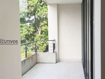 EN CUMBAYÁ VENDO MODERNO DEPARTAMENTO DE  3 DORMITORIOS.